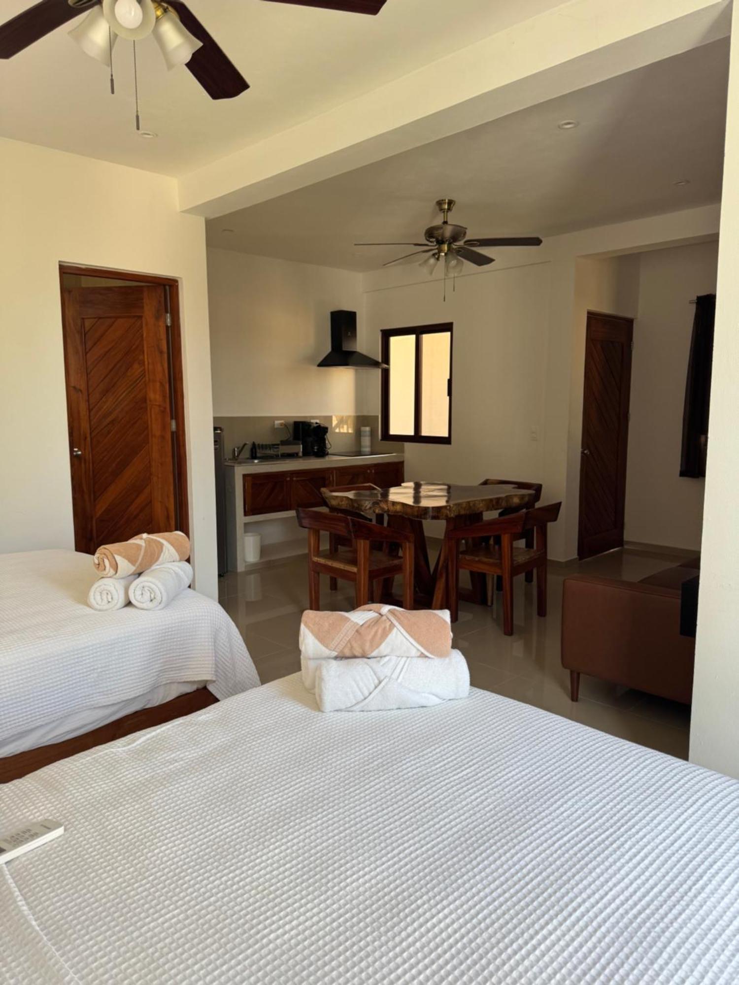 Mexhe Hotel El Cuyo Eksteriør billede